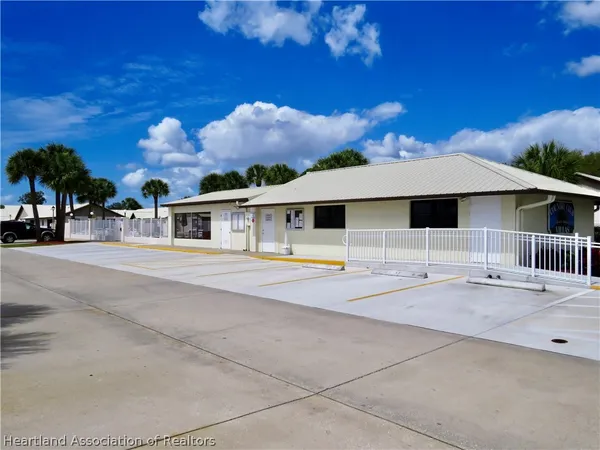 $1,750 | 111 Villaway, Sebring, FL 33876