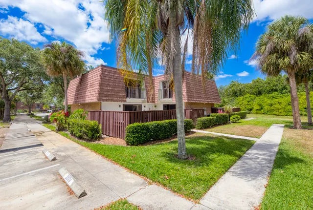 a view of a yard in front of a house
