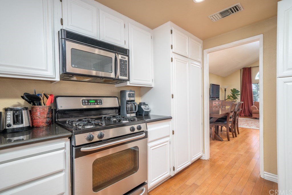 111 Sandpoint Lane Riverside, CA 92506 - Photo 18 of 48