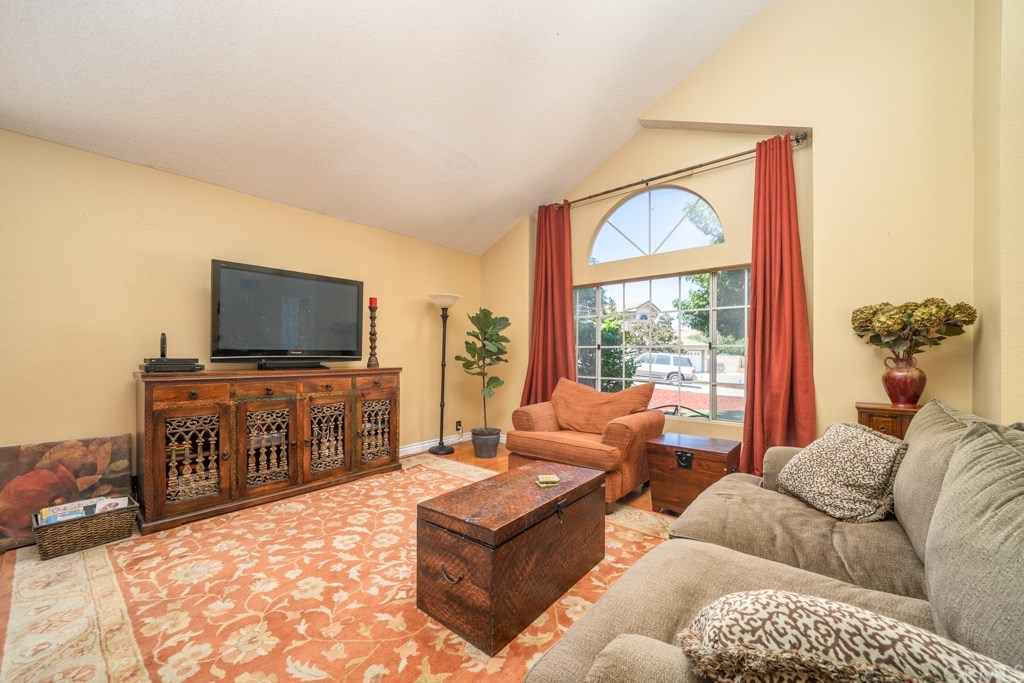 111 Sandpoint Lane Riverside, CA 92506 - Photo 7 of 48