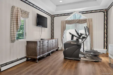 $2,350,000 | 12 Locust Lane, Roslyn Heights, NY 11577