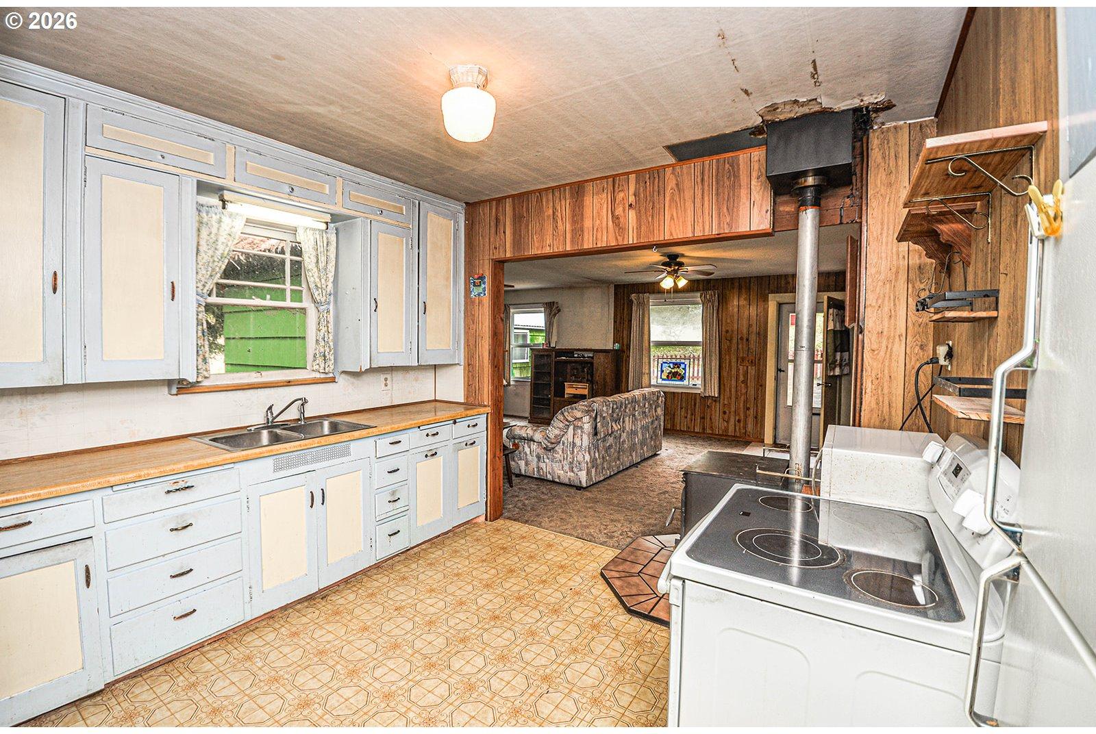 77339 Rutters Road Clatskanie, OR 97016 - Photo 6 of 24 Kitchen