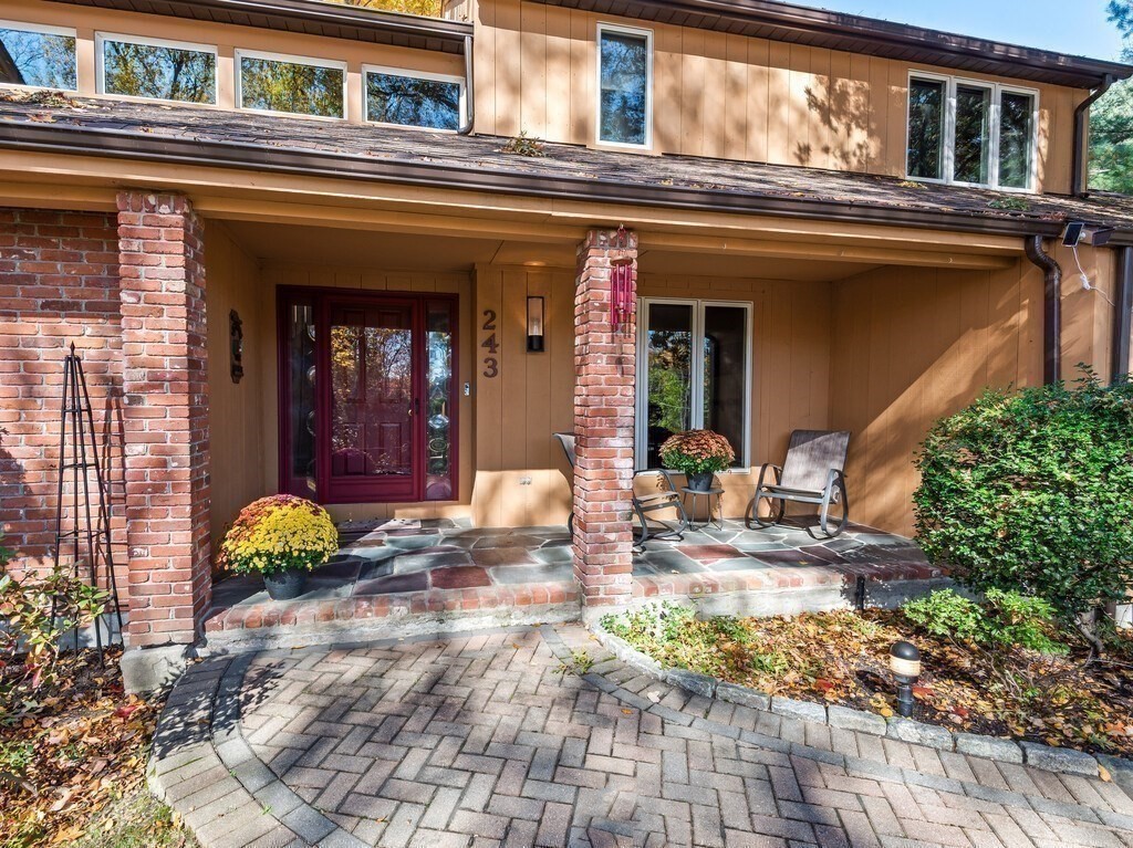 243 Spring Street Shrewsbury, MA 01545 - Photo 2 of 42