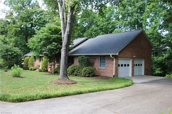 $400,000 | 329 Laurel Street, Mount Airy, NC 27030