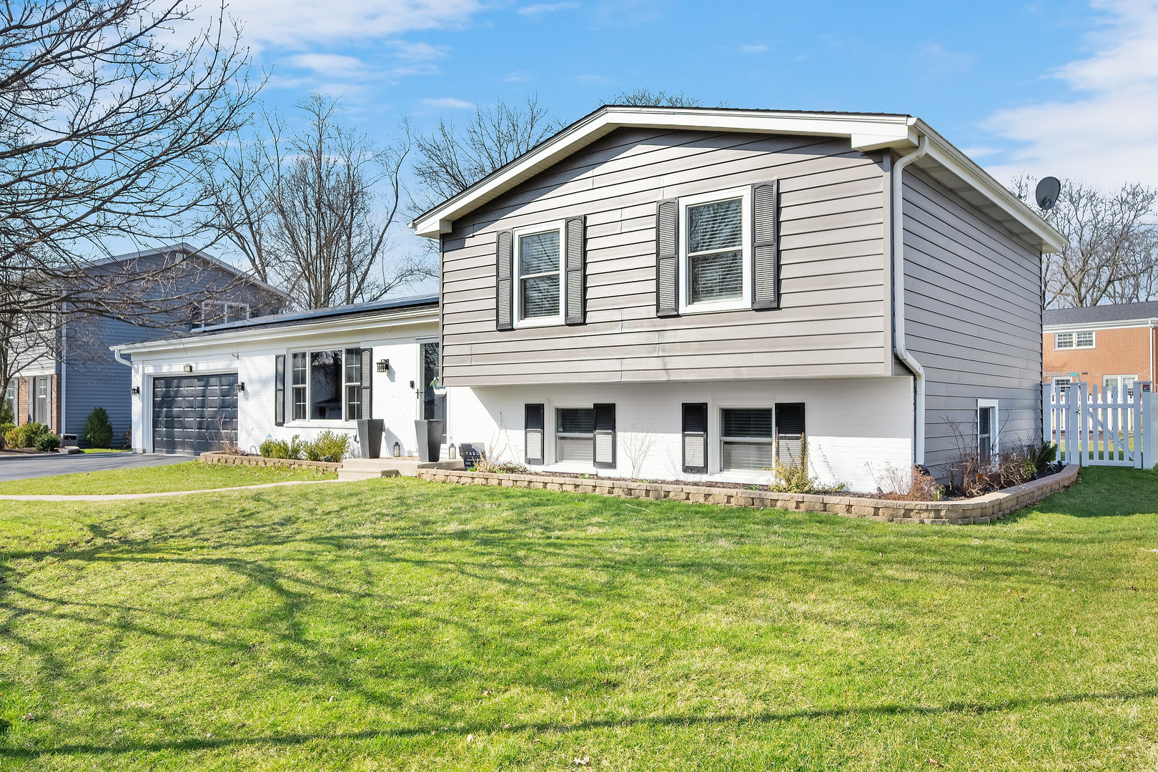 4050 West End Road Downers Grove, IL 60515 - Photo 1 of 34 Gallery Image 1