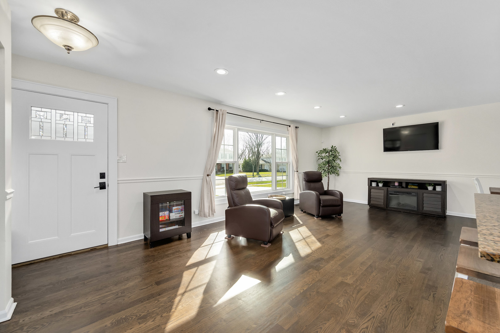 4050 West End Road Downers Grove, IL 60515 - Photo 4 of 34 Gallery Image 4
