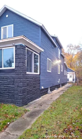 $220,000 | 513 East Apple Avenue, Muskegon, MI 49442