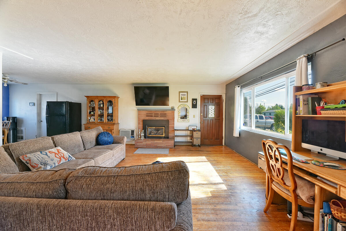 710 North 3rd Street Central Point, OR 97502 - Photo 9 of 24 DSC_1133