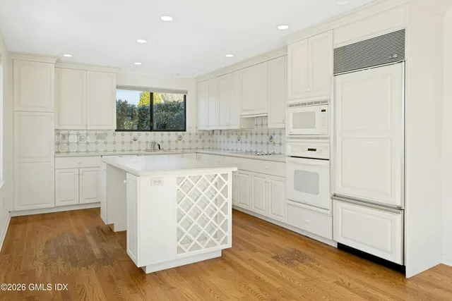 $950,000 | 501 West Lyon Farm Drive, Unit 501, Greenwich, CT 06831