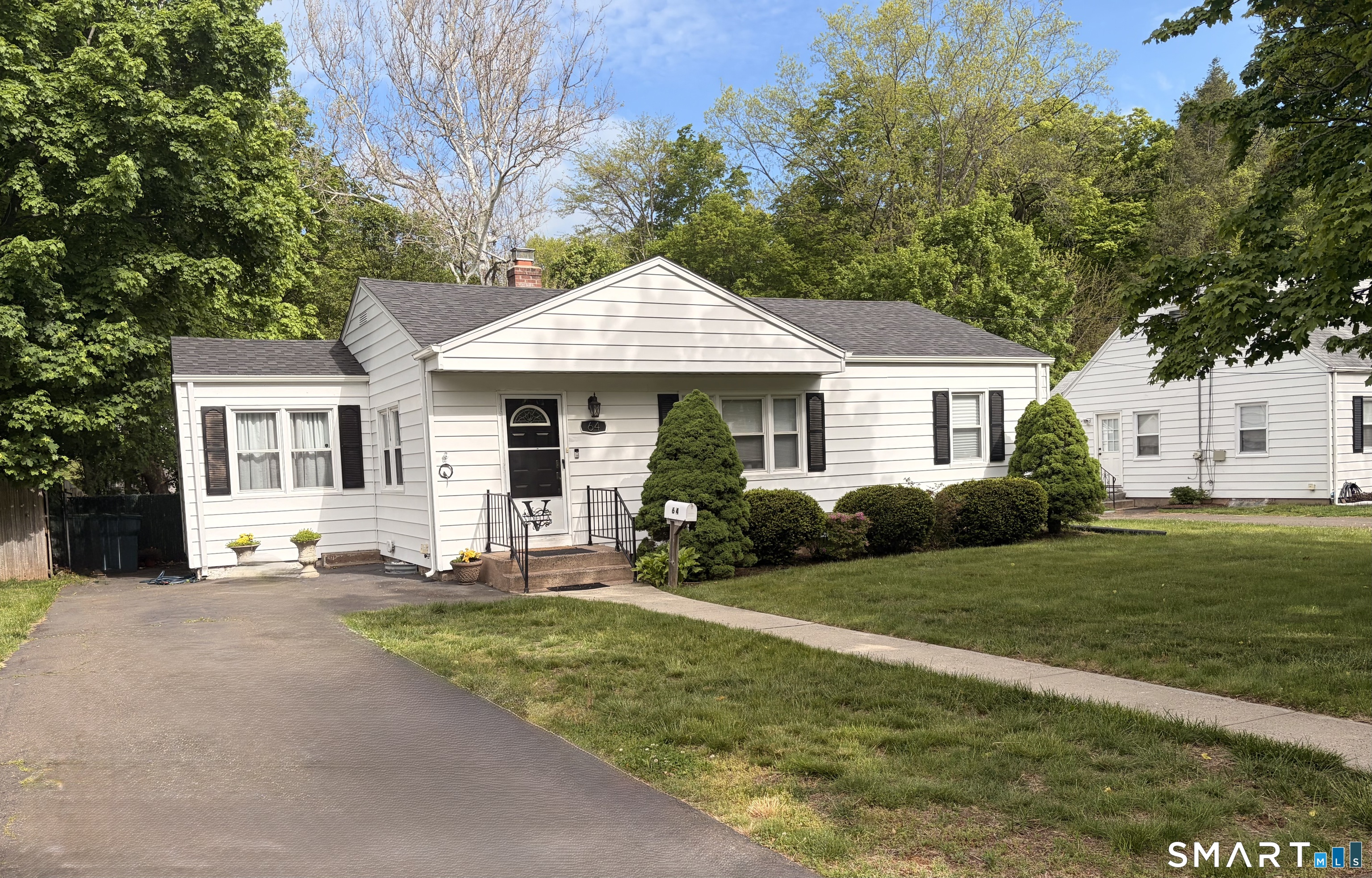 64 Belden Road Hamden, CT 06514 - Photo 2 of 27 New roof, vinyl siding