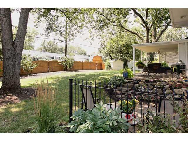 1441 Kirkley Road Columbus, OH 43221 - Photo 5 of 25