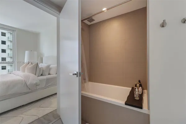 $5,400 | 1080 Brickell Avenue, Unit 1909, Miami, FL 33131