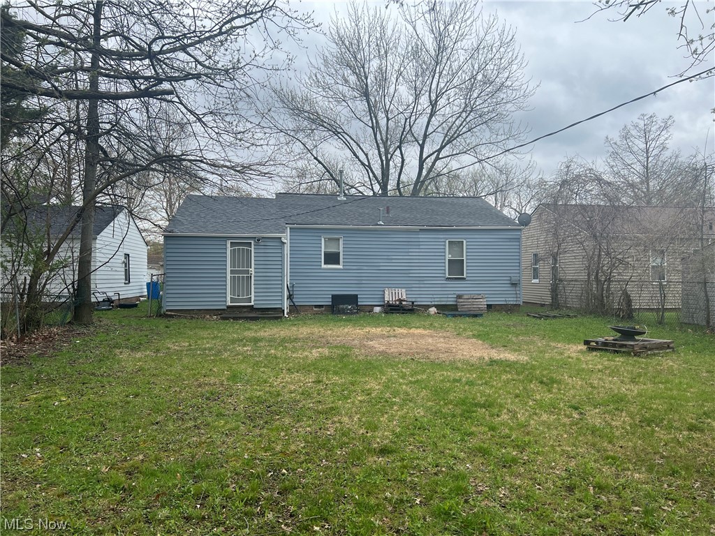 2047 North Green Road Cleveland, OH 44121 - Photo 4 of 21 Rear of home.