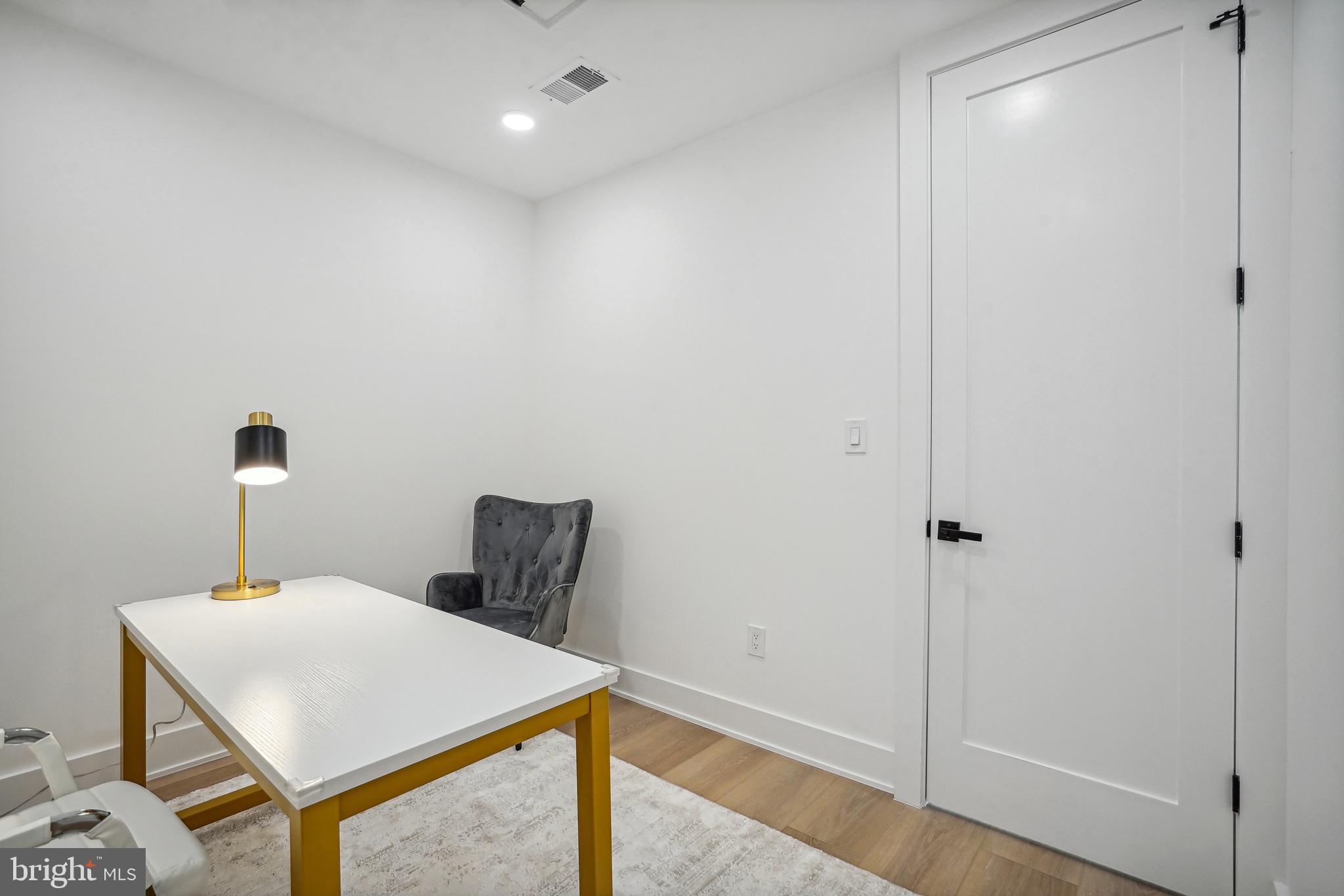 1440 Harvard Street Northwest, Unit 8 Washington, DC 20009 - Photo 22 of 28