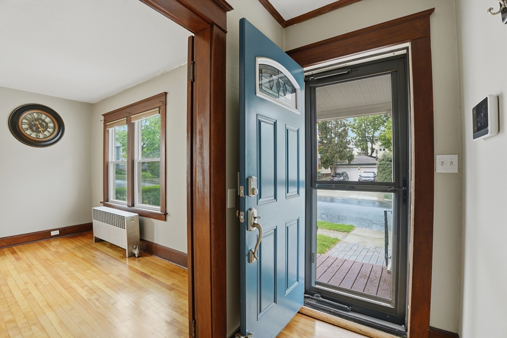 8 Carver Street Worcester, MA 01604 - Photo 5 of 28