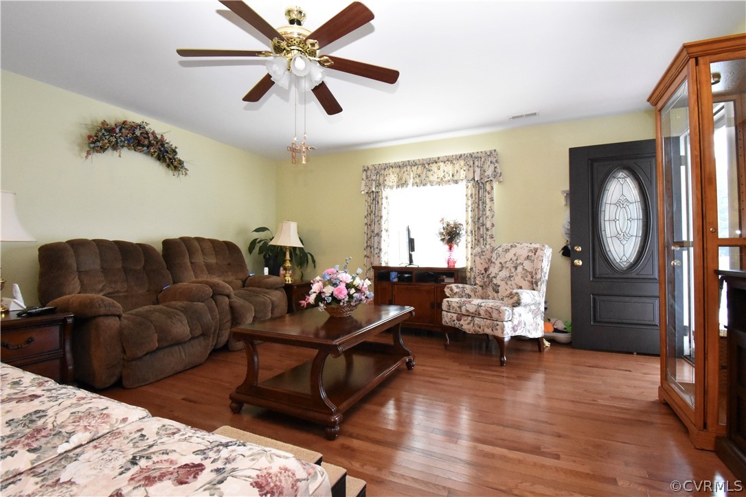9631 Lockberry Ridge Loop North Chesterfield, VA 23237 - Photo 4 of 20 Gallery Image 4