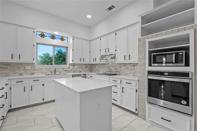 $750,000 | 3 Heritage Oaks Drive, Austin, TX 78737