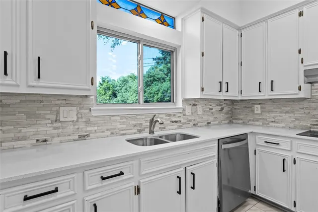 $750,000 | 3 Heritage Oaks Drive, Austin, TX 78737