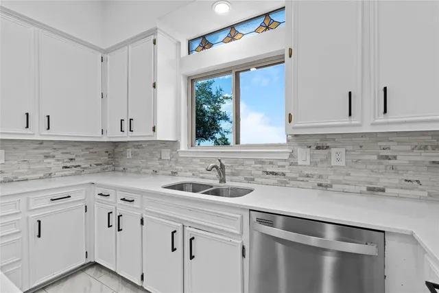 $750,000 | 3 Heritage Oaks Drive, Austin, TX 78737