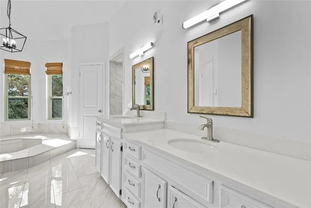 $750,000 | 3 Heritage Oaks Drive, Austin, TX 78737