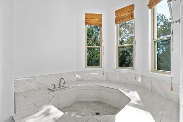 $750,000 | 3 Heritage Oaks Drive, Austin, TX 78737