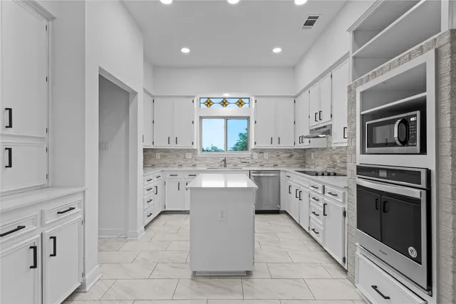 $750,000 | 3 Heritage Oaks Drive, Austin, TX 78737