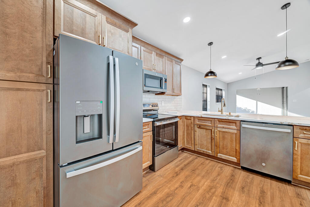 8121 Windgate Drive Boca Raton, FL 33496 - Photo 12 of 31 kitchen