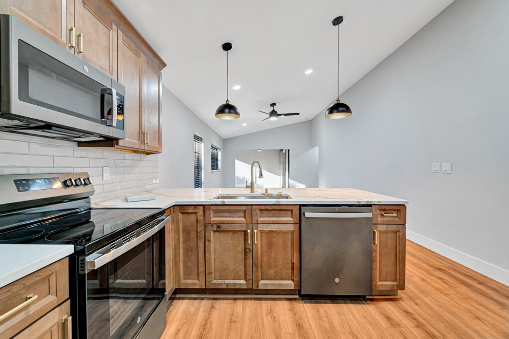 8121 Windgate Drive Boca Raton, FL 33496 - Photo 13 of 31 kitchen