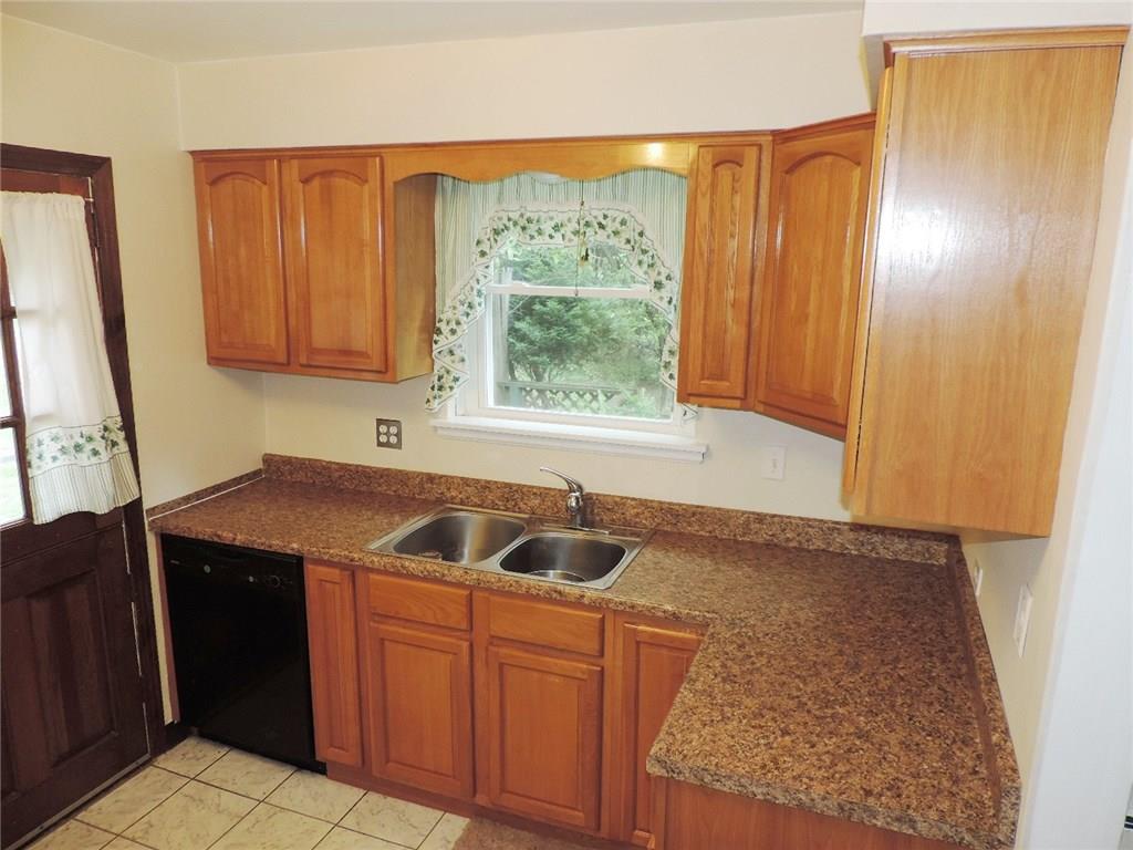 1122 Southvale Road Pittsburgh, PA 15237 - Photo 12 of 24 Gallery Image 12