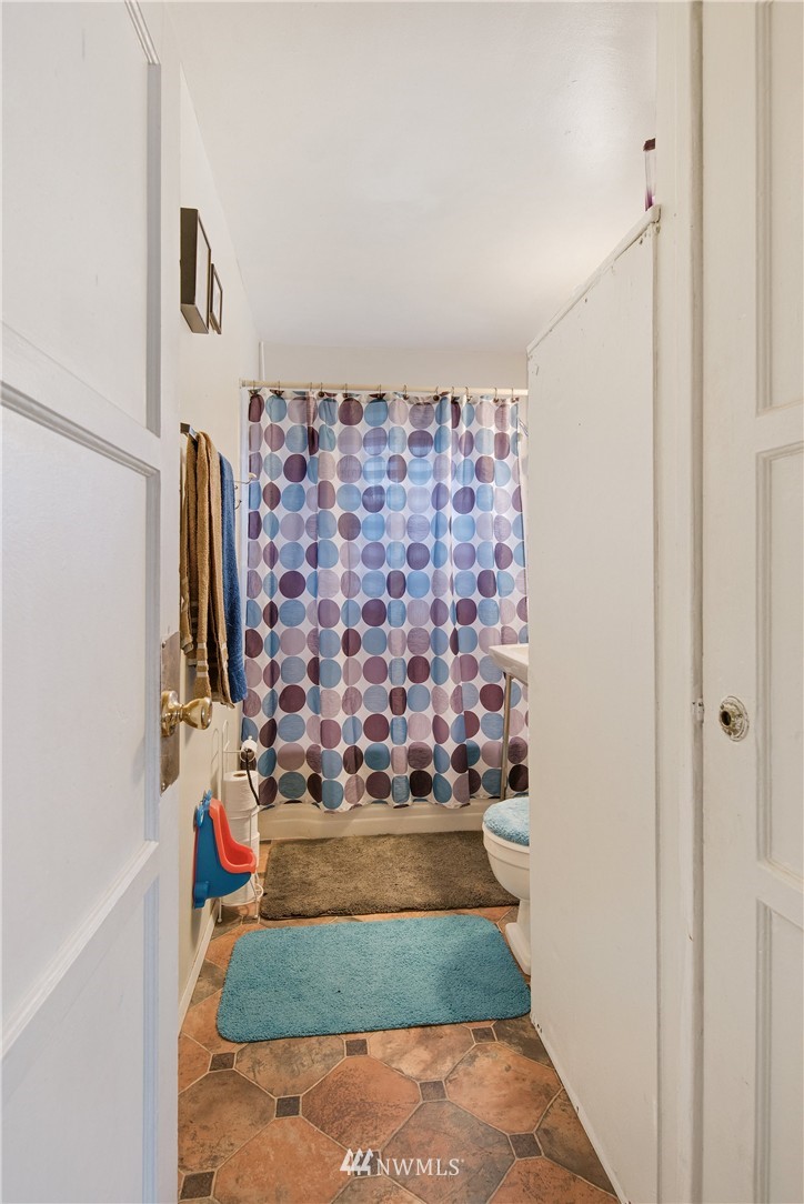 2906 Northeast 6th Place Renton, WA 98056 - Photo 12 of 21 a view of a entryway