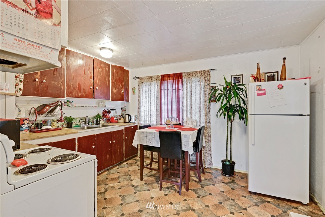 2906 Northeast 6th Place Renton, WA 98056 - Photo 14 of 21 a room with furniture a chandelier and a window