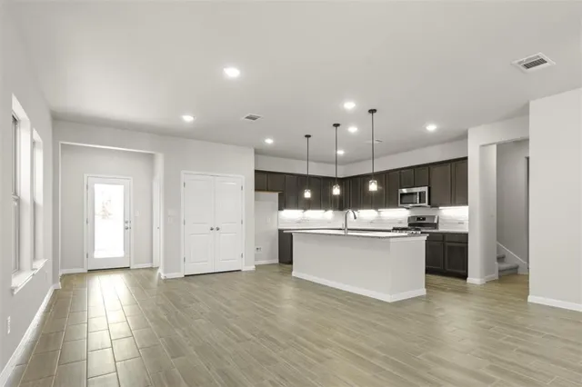 $421,900 | 18309 Emu Lane, Manor, TX 78653