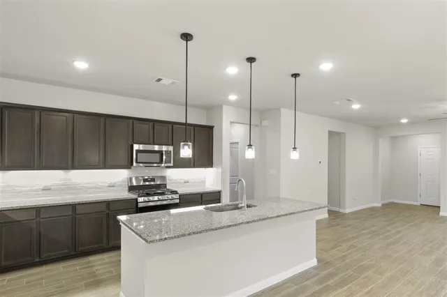 $421,900 | 18309 Emu Lane, Manor, TX 78653