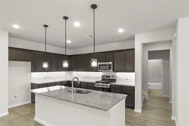 $421,900 | 18309 Emu Lane, Manor, TX 78653