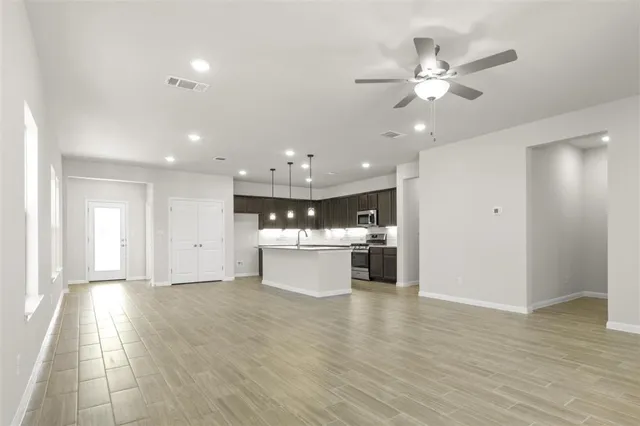 $421,900 | 18309 Emu Lane, Manor, TX 78653