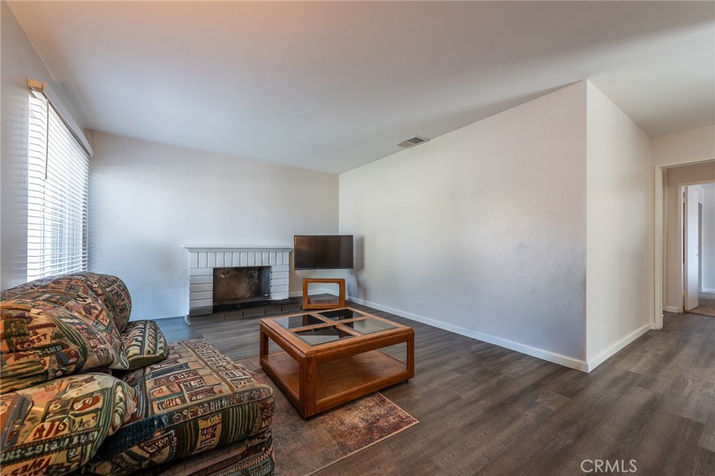 6732 San Joaquin Way Riverside, CA 92503 - Photo 3 of 25