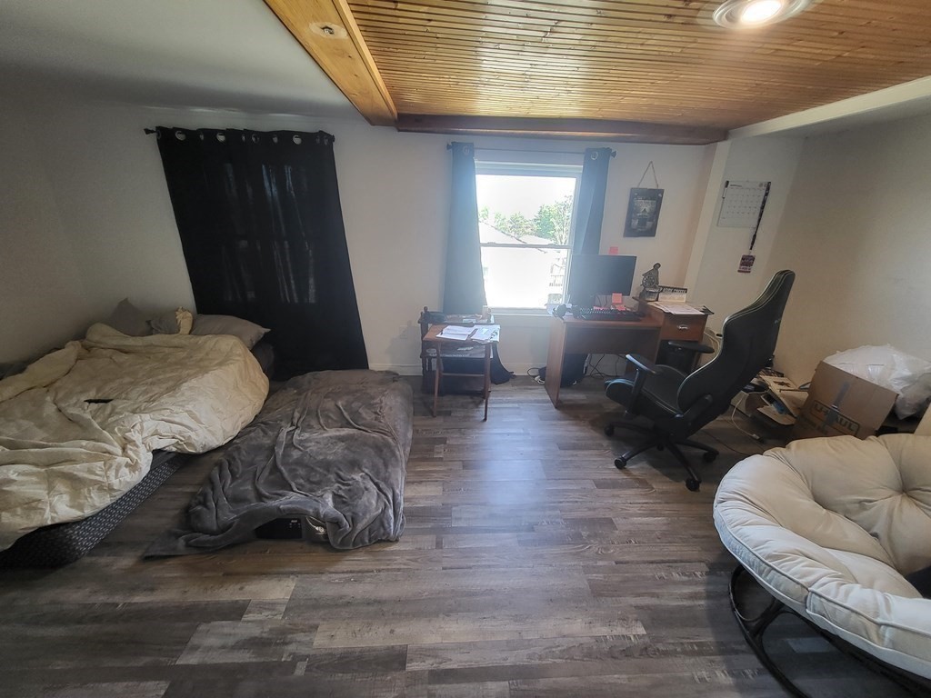 28 Frederick Street New Bedford, MA 02744 - Photo 29 of 29 a living room with furniture and a window