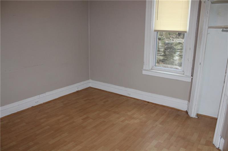 818 Boquet Street McKees Rocks, PA 15136 - Photo 6 of 13 Gallery Image 6