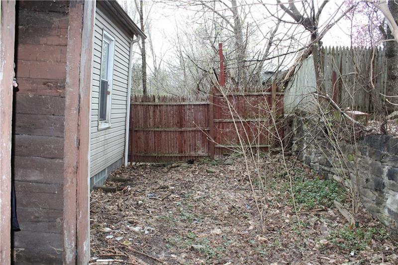 818 Boquet Street McKees Rocks, PA 15136 - Photo 9 of 13 Gallery Image 9