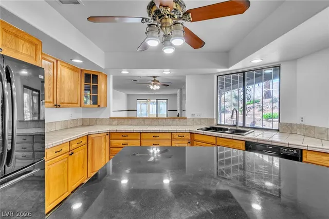 $2,900 | 2457 Swan Lane, Las Vegas, NV 89121