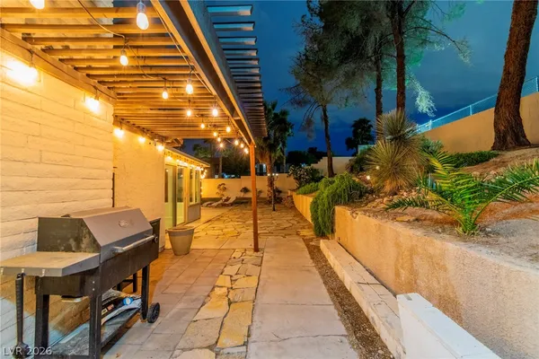 $2,500 | 2457 Swan Lane, Las Vegas, NV 89121