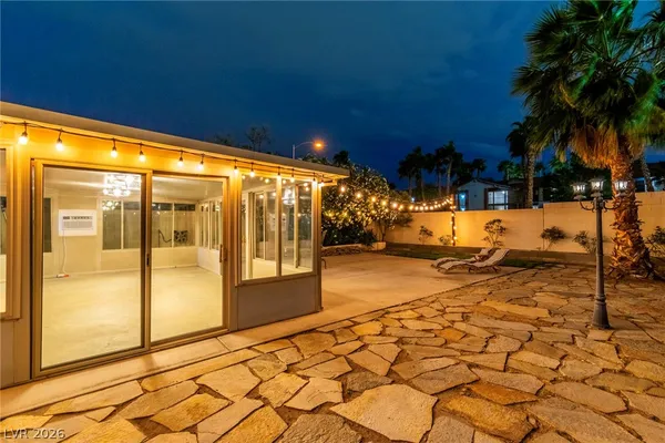 $2,500 | 2457 Swan Lane, Las Vegas, NV 89121