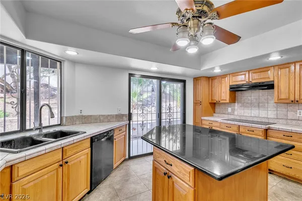 $2,900 | 2457 Swan Lane, Las Vegas, NV 89121
