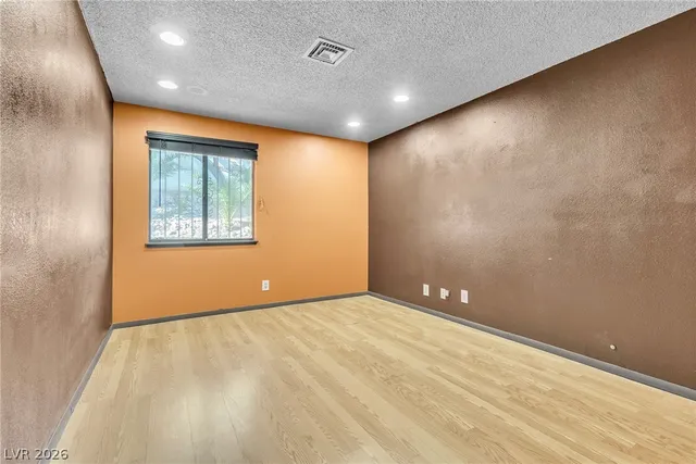 $2,900 | 2457 Swan Lane, Las Vegas, NV 89121