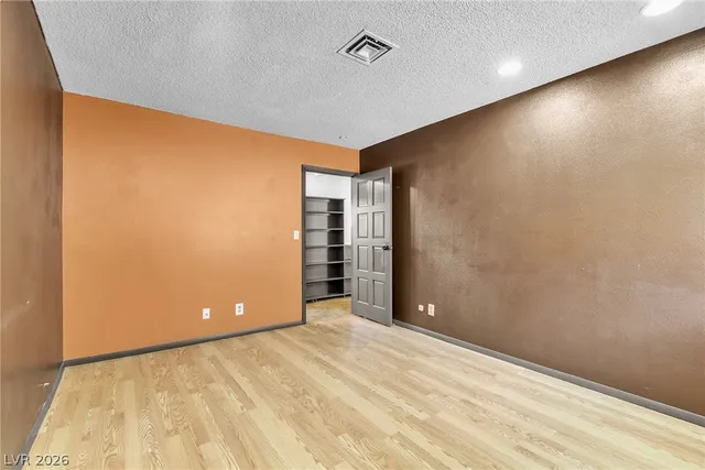 $2,900 | 2457 Swan Lane, Las Vegas, NV 89121