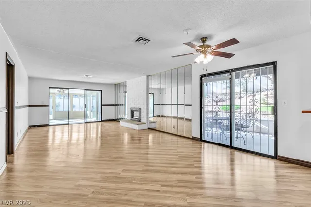 $2,900 | 2457 Swan Lane, Las Vegas, NV 89121