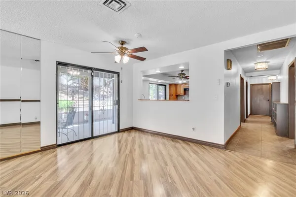 $2,900 | 2457 Swan Lane, Las Vegas, NV 89121