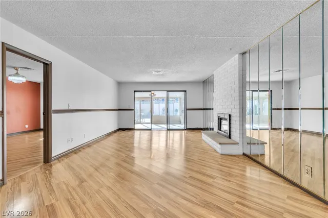 $2,900 | 2457 Swan Lane, Las Vegas, NV 89121