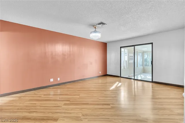 $2,900 | 2457 Swan Lane, Las Vegas, NV 89121