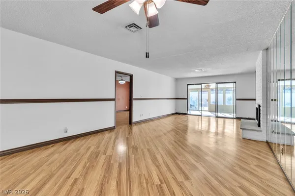 $2,500 | 2457 Swan Lane, Las Vegas, NV 89121